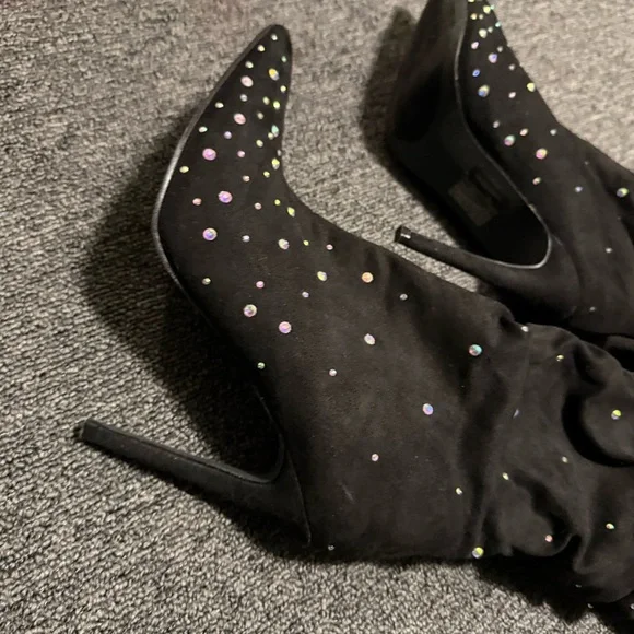 Elegant Black Studded Scrunch Style Women's Boots - Picture 8 of 9